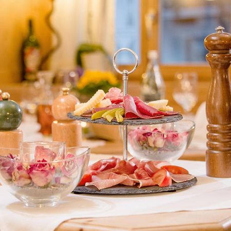 Hotel Veduta Cinuos-Chel Eksteriør billede