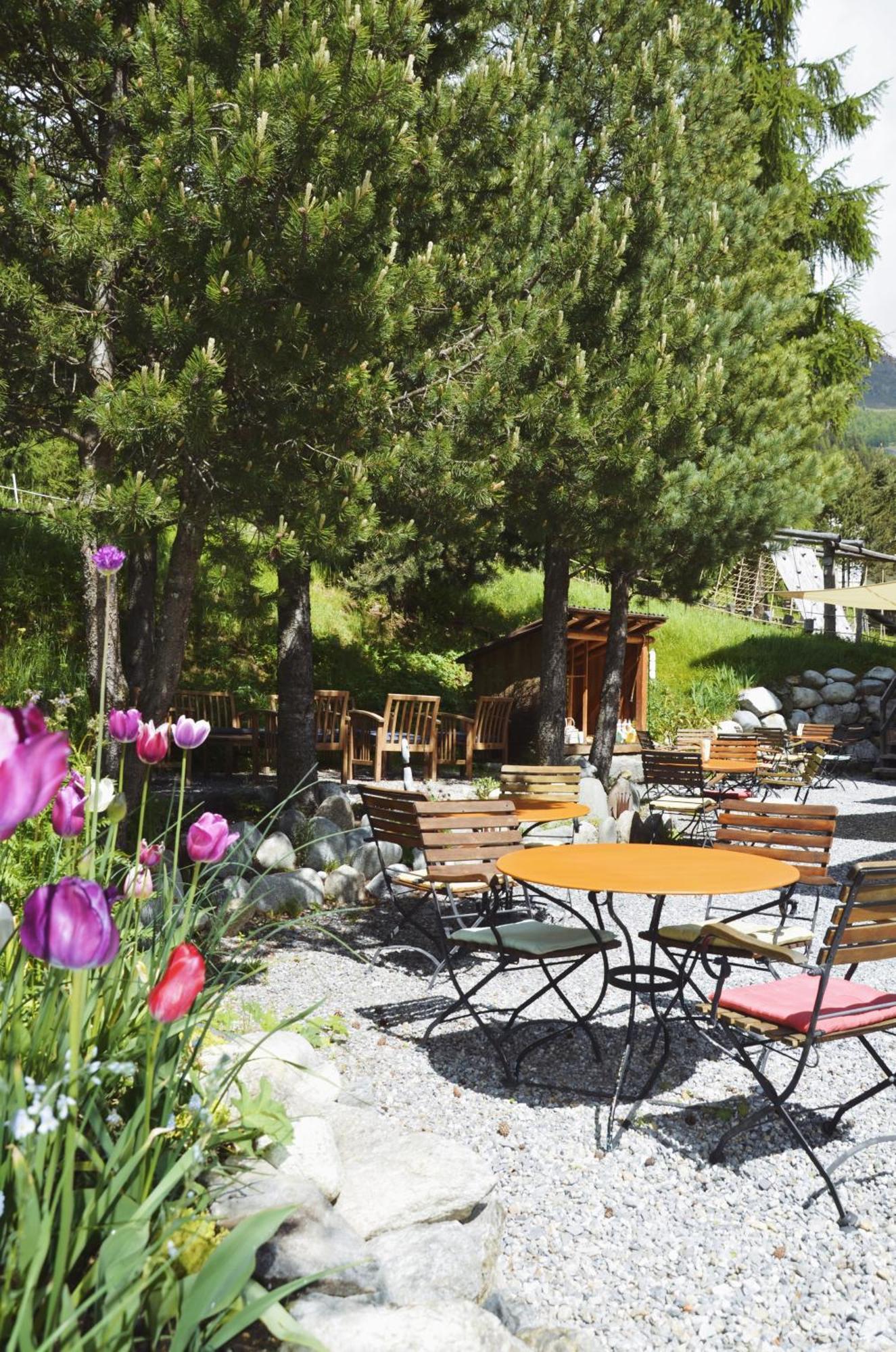 Hotel Veduta Cinuos-Chel Eksteriør billede