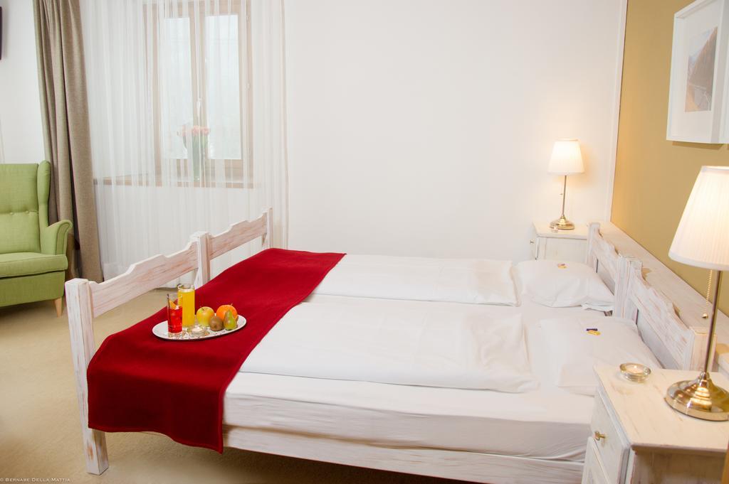 Hotel Veduta Cinuos-Chel Eksteriør billede
