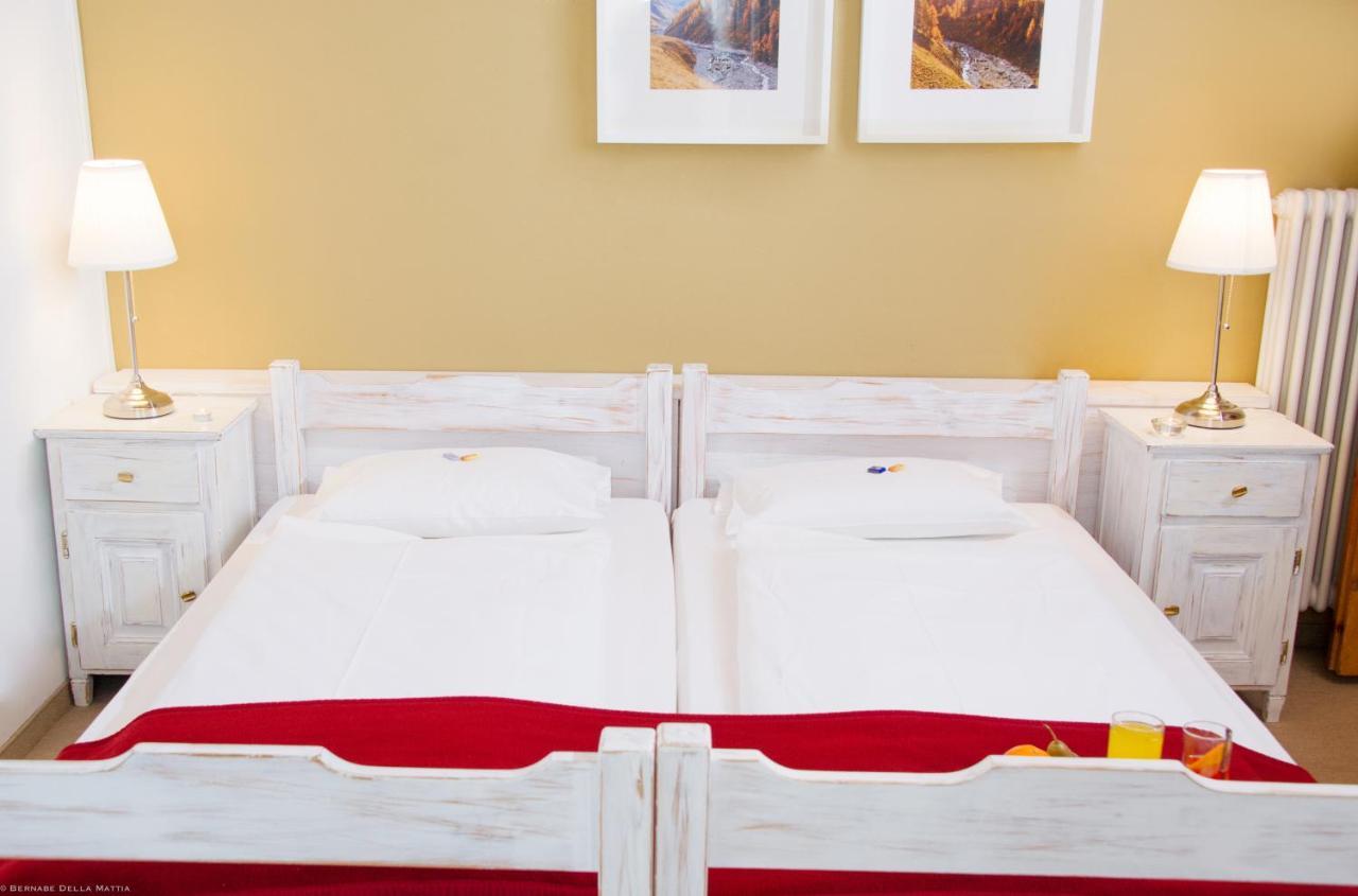 Hotel Veduta Cinuos-Chel Eksteriør billede