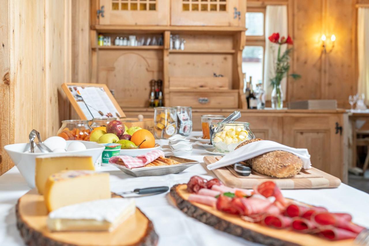 Hotel Veduta Cinuos-Chel Eksteriør billede